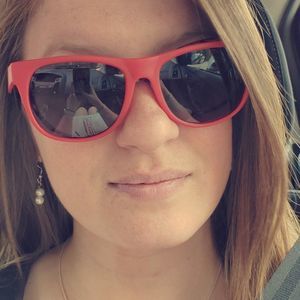 Meet your Posher, Suzanne